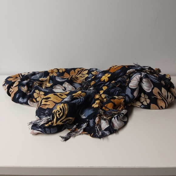 🤯2/$15 Floral Blue and Yellow Cover Up Or Scarf - Picture 5 of 9